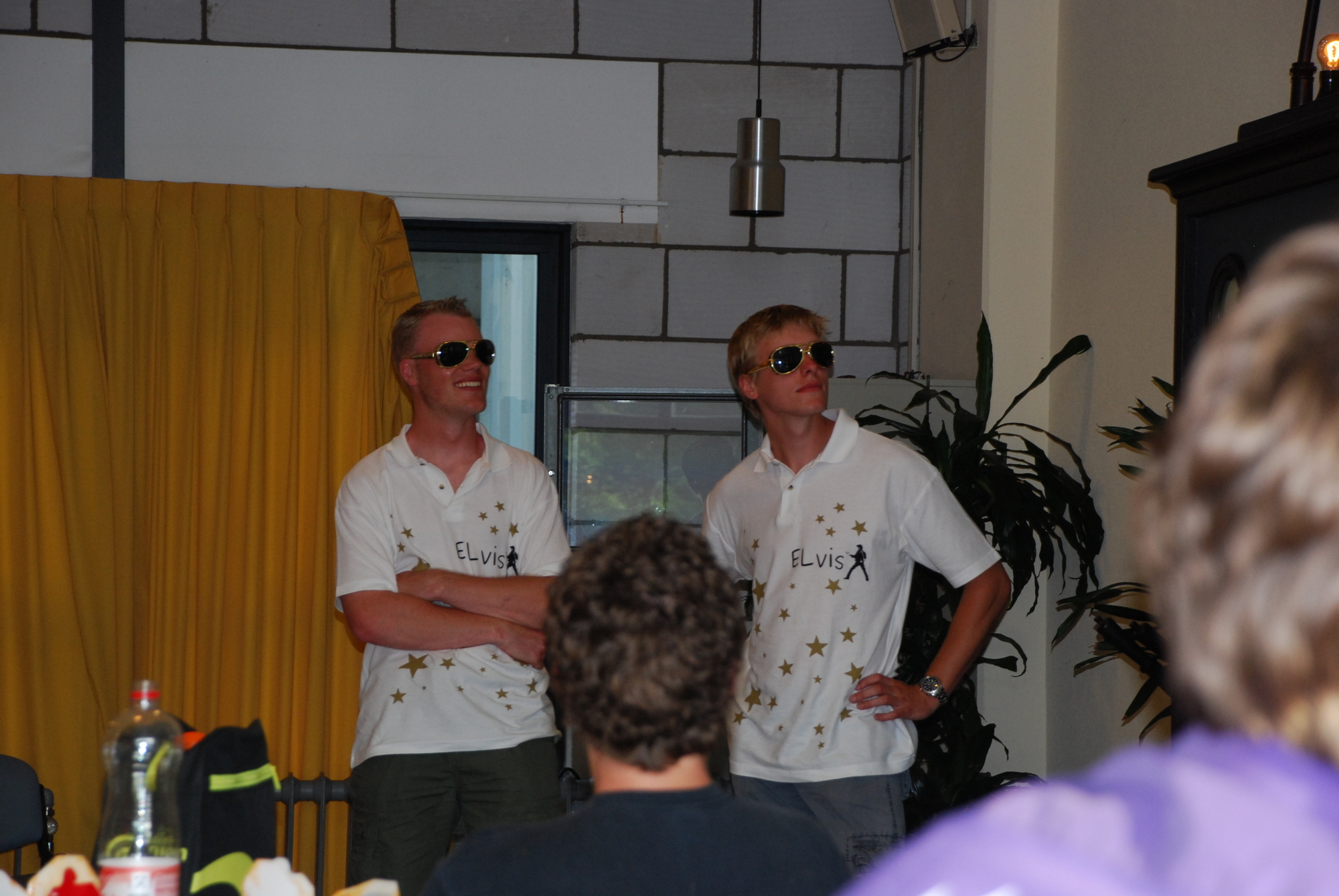 A do-group presentation by the parents of Elvis I in 2009 in the Hogekamp.