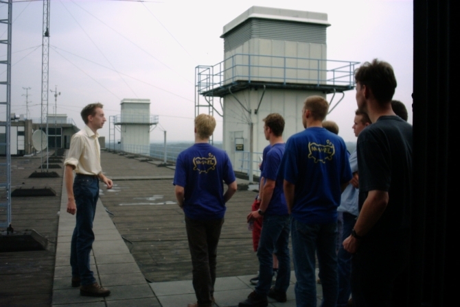 A picture of BonomEL getting a tour on the roof of the Hogekamp in 2003.