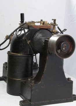 Figure 3: A picture of a dynamo comparable to the ones that would have been used in the plant in Borne.