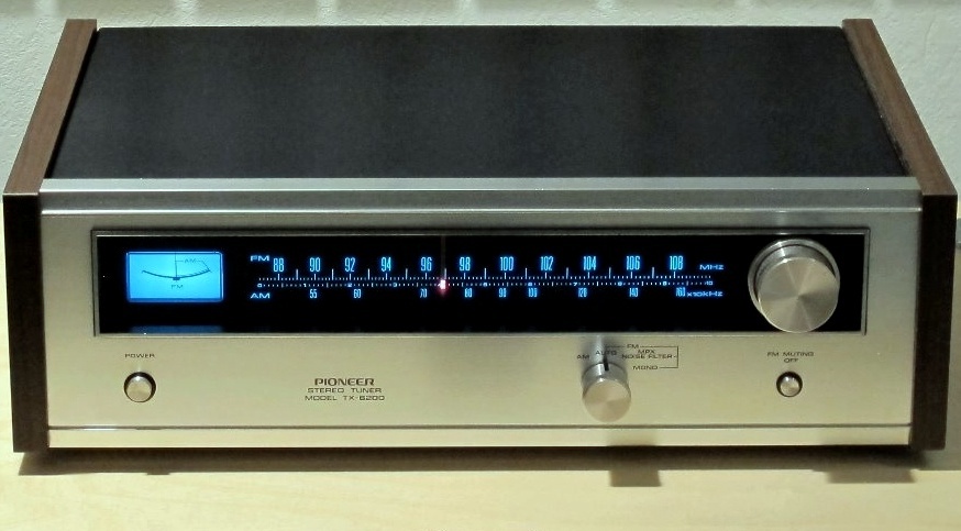 Pioneer TX-6200 from the same era from: https://hifi-wiki.com/index.php/Pioneer_TX-6200