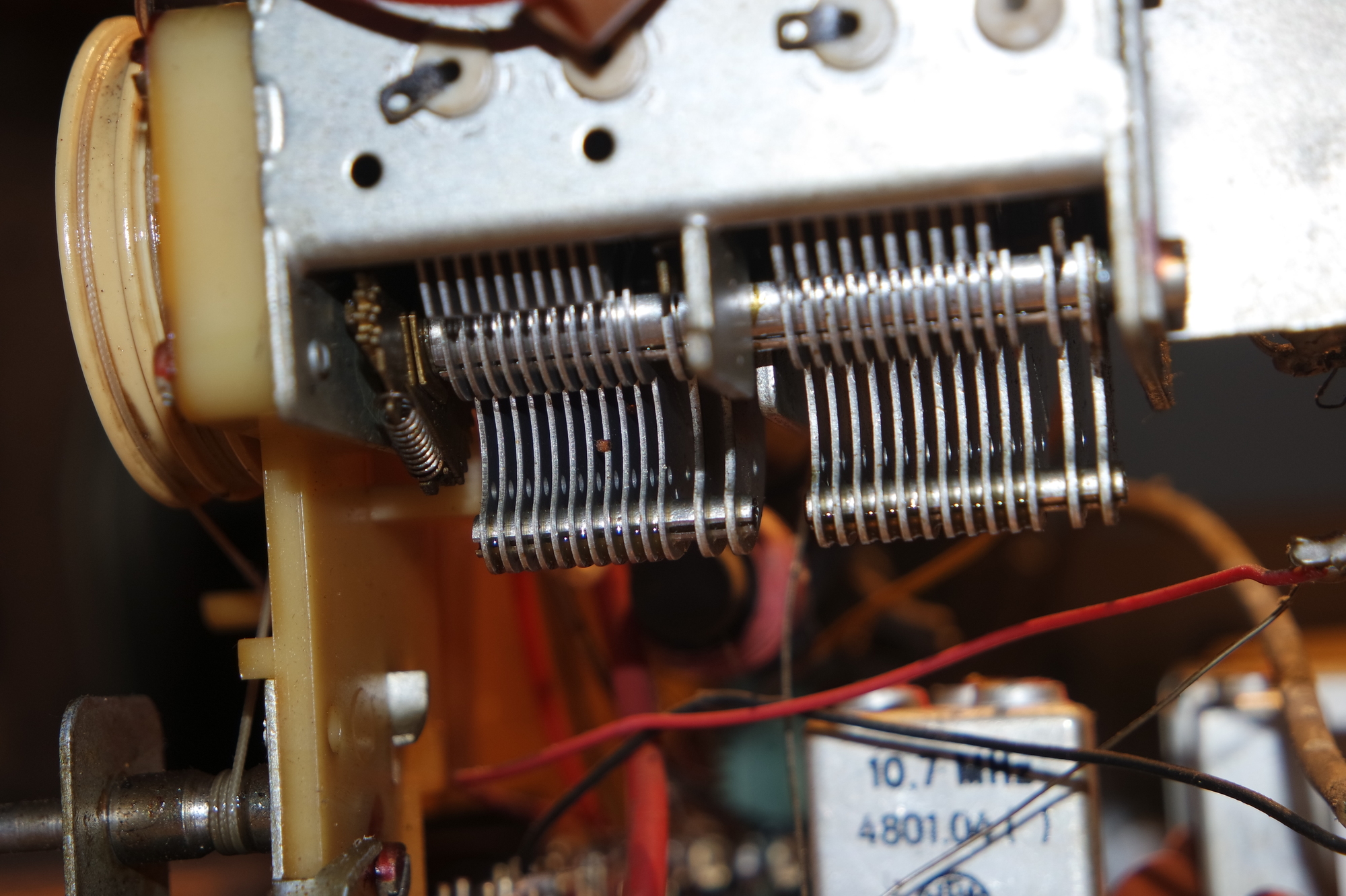 Side view of the mechanical varactor